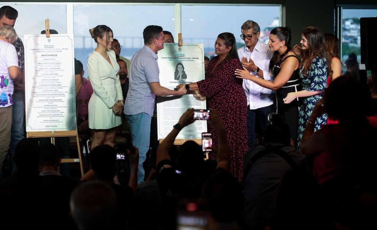 Prefeito David Almeida inaugura mirante Lúcia Almeida e largo de São Vicente, em Manaus