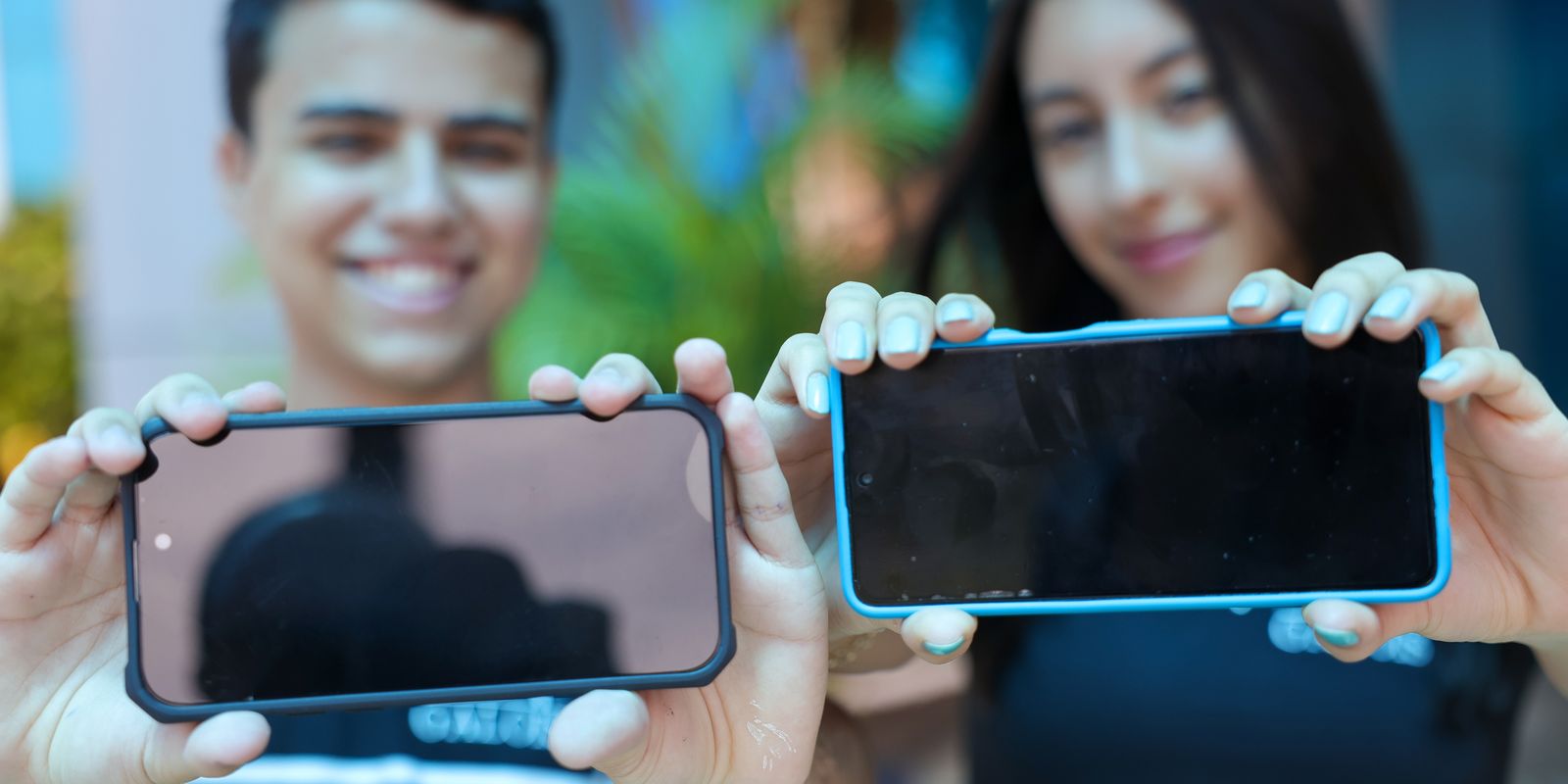 Governo regulamenta lei que restringe uso de celular na escola