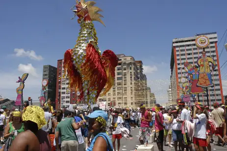 Antonio Cruz/Agência Brasil Agência Brasil 30 Anos - Considerado o maior bloco carnavalesco do mundo, o Galo da Madrugada toma as ruas da cidade