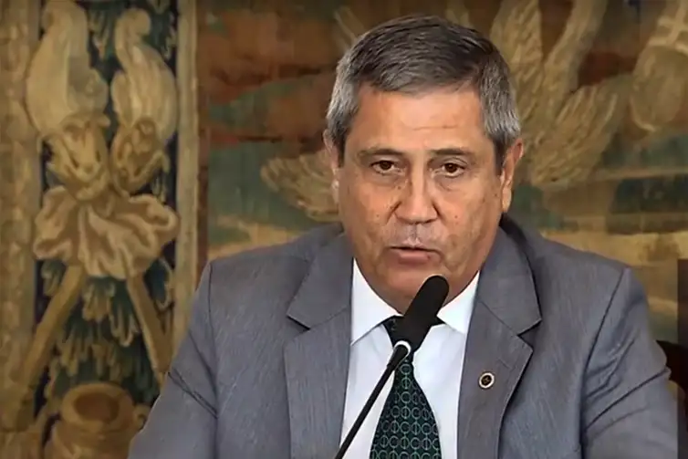 Reprodução YouTube/TV Brasil O ministro da Casa Civil, Braga Netto, participa da cerimônia de apresentação do relatório sobre era digital e telecomunicações