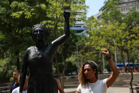 Tomaz Silva/Agência Brasil Rio de Janeiro (RJ), 14/03/2025 – A ministra da Igualdade Racial, Anielle Franco fala durante ato em memória de sua irmã, Marielle Franco, na Praça Mário Lago, no centro do Rio de Janeiro. Foto: Tomaz Silva/Agência Brasil