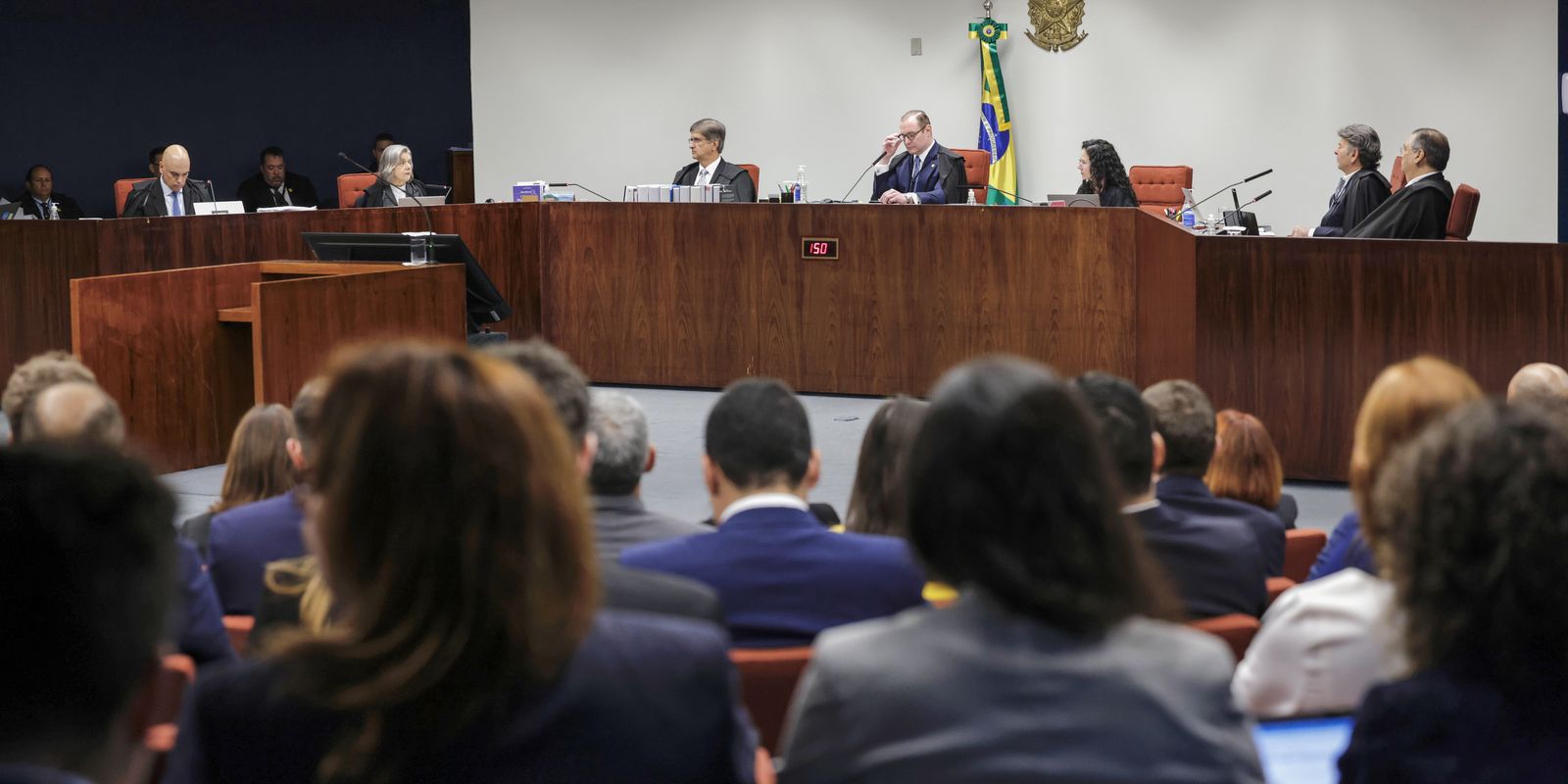STF valida delação de Cid; julgamento será retomado amanhã