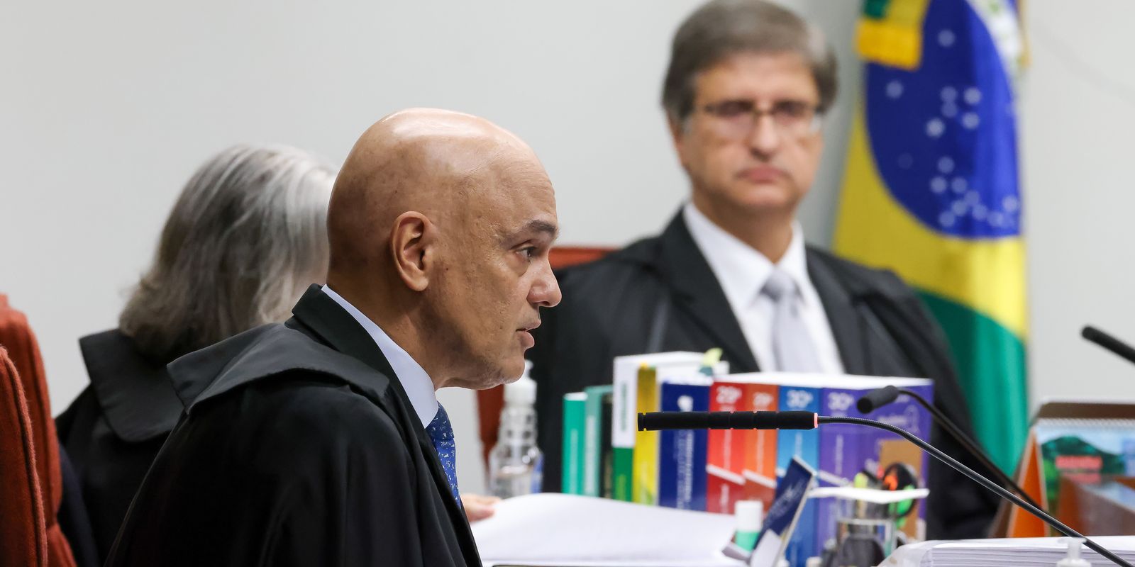 Moraes lê relatório e PGR reforça que Bolsonaro buscou manter poder