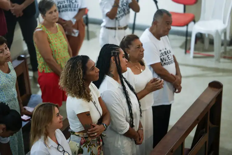 Tomaz Silva/Agência Brasil Rio de Janeiro (RJ), 14/03/2025 - Familiares e amigos participam de missa em memória de Marielle Franco e Anderson Gomes, na Igreja Nossa Senhora do Parto, no centro do Rio de Janeiro. Foto: Tomaz Silva/Agência Brasil
