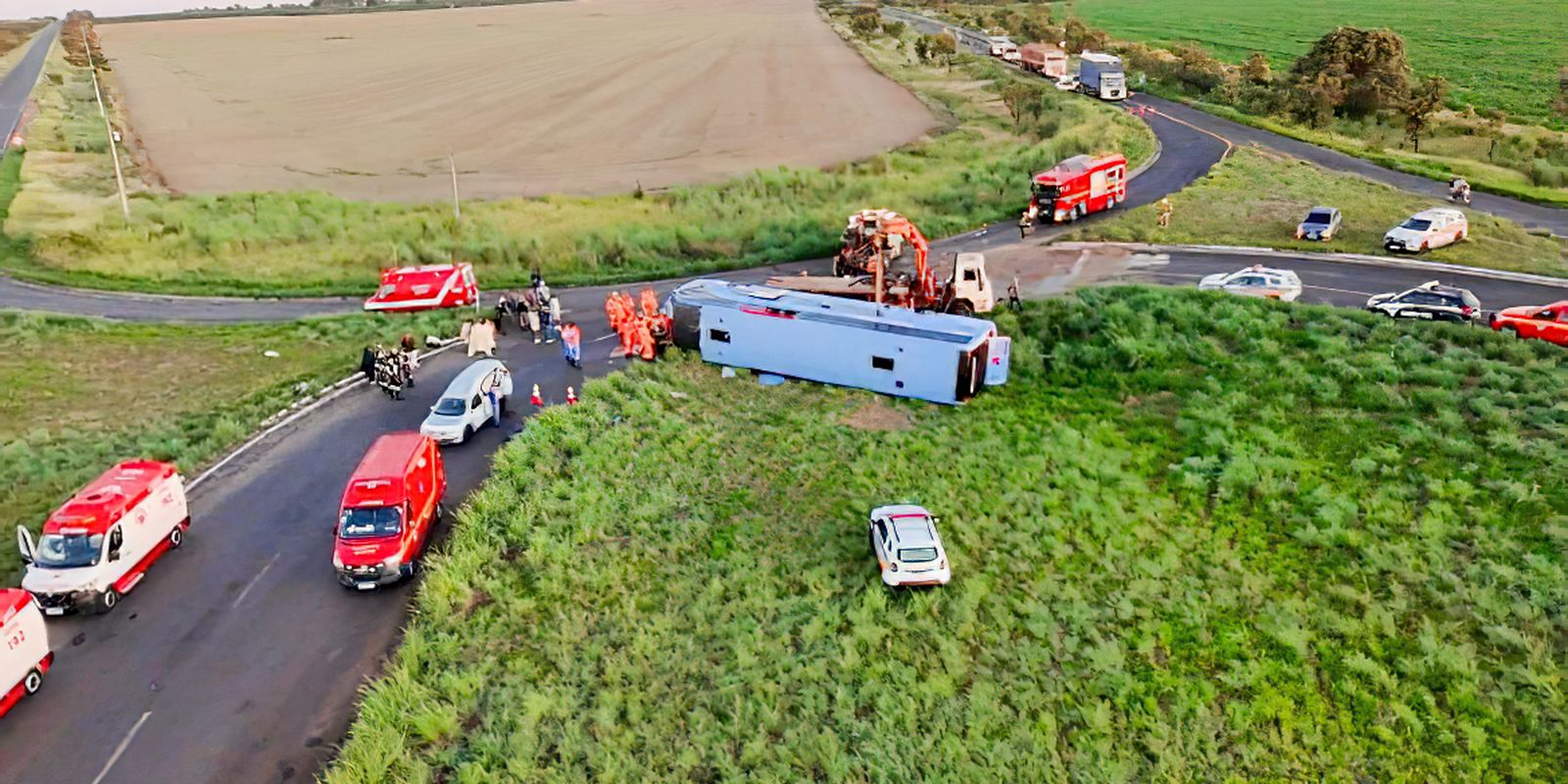 Acidente de ônibus deixa ao menos 10 mortos em Minas Gerais