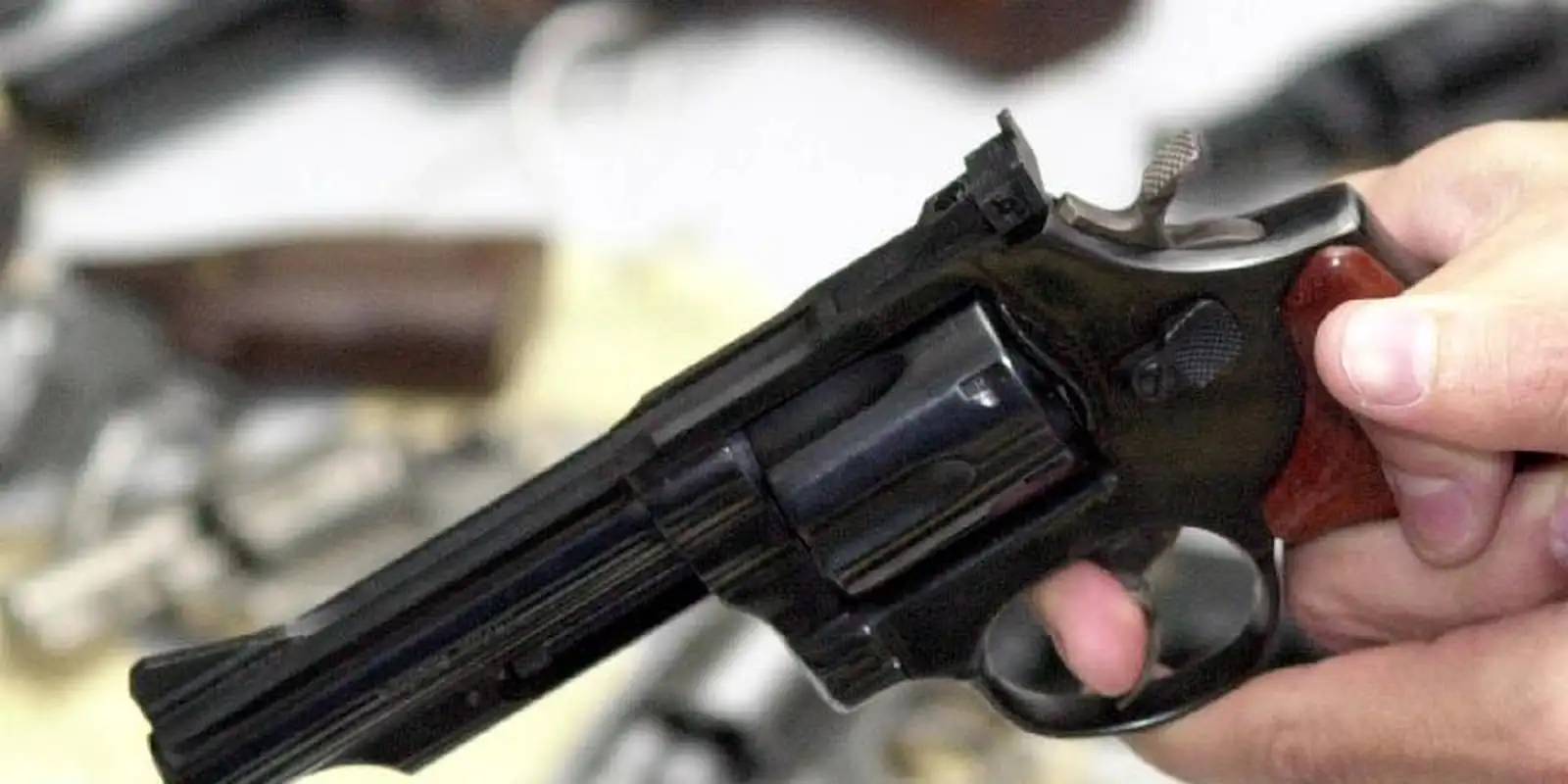 Comissão da Câmara aprova porte de arma para oficiais de justiça