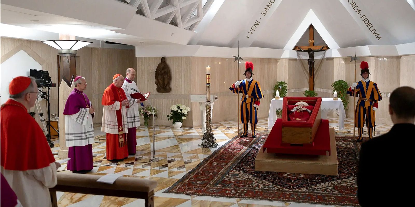 Alcolumbre, Motta e Barroso devem acompanhar Lula no velório do papa