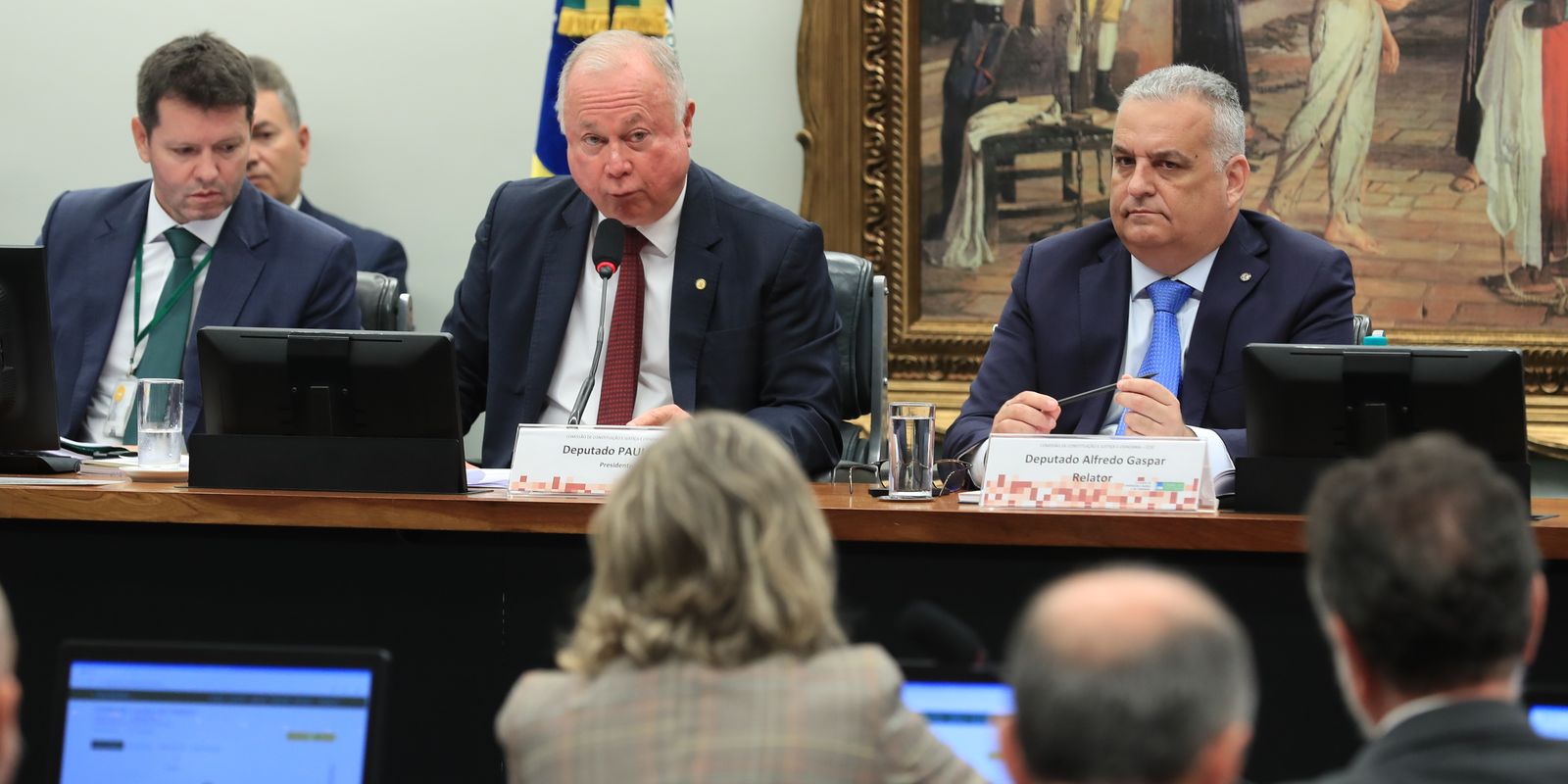 CCJ analisa suspenção de ação contra Bolsonaro e Ramagem no STF