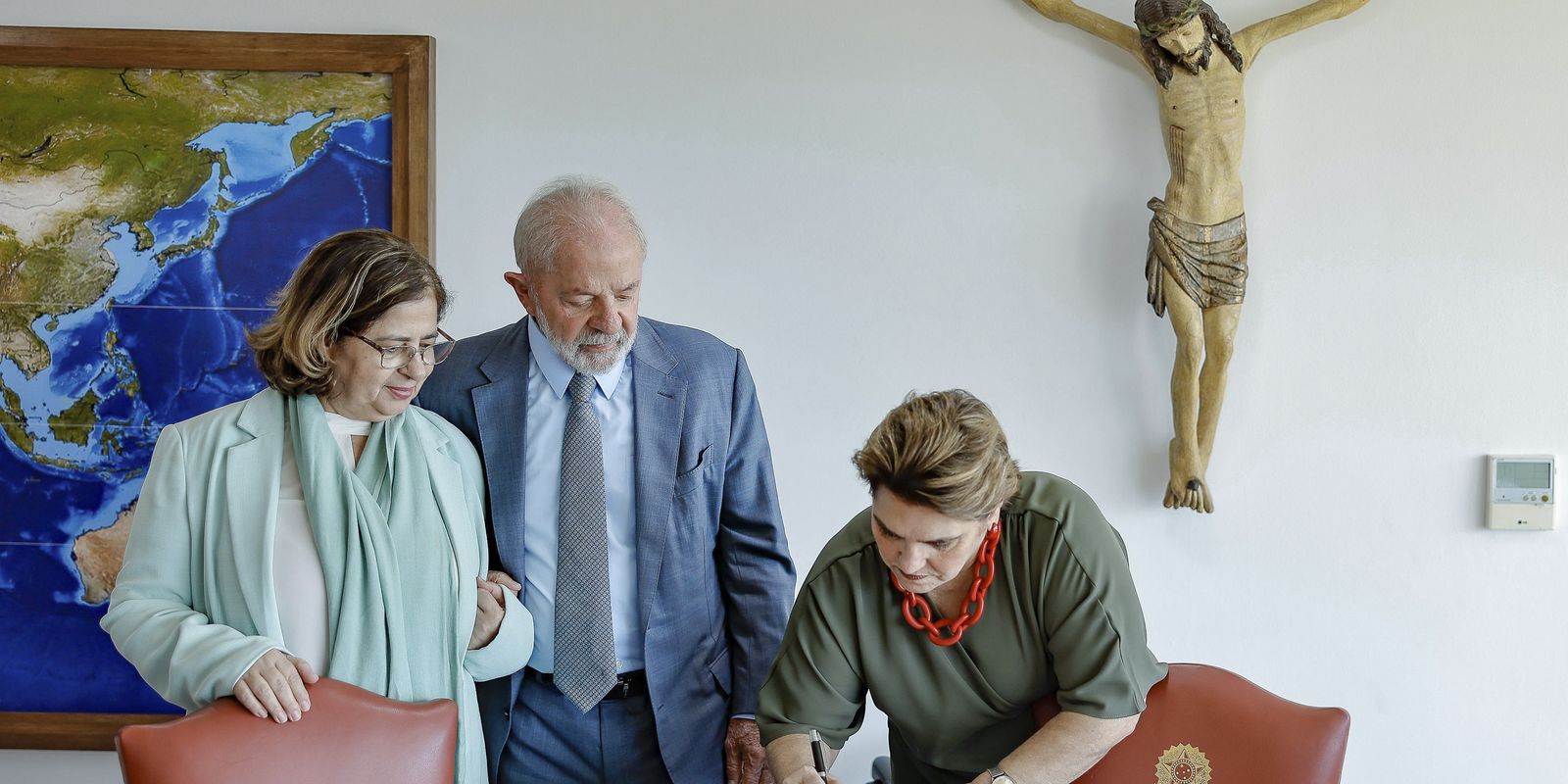 "Lula quer mulheres mais contentes e protegidas", diz nova ministra