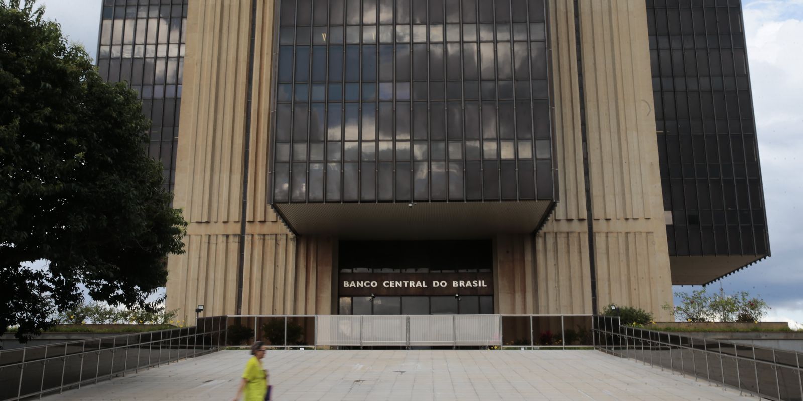 Mercado melhora expectativa sobre economia com PIB a 2,14%