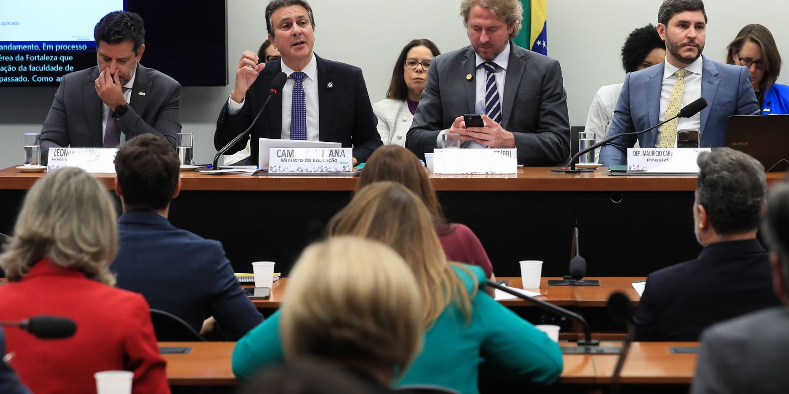 Não há preconceito em relação ao EAD, afirma ministro da Educação