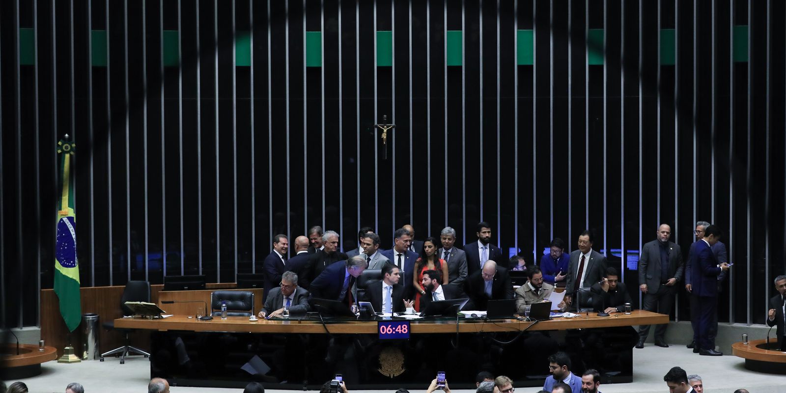 Câmara aprova urgência para PL que proíbe desconto automático no INSS