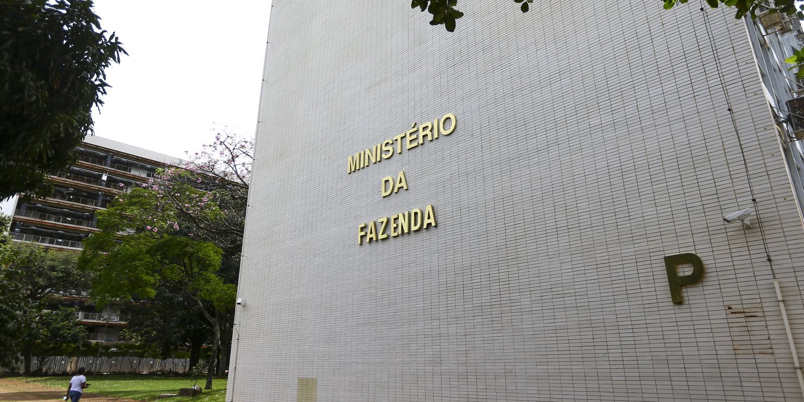 Ministério da Fazenda aumenta para 2,5% estimativa do PIB em 2025