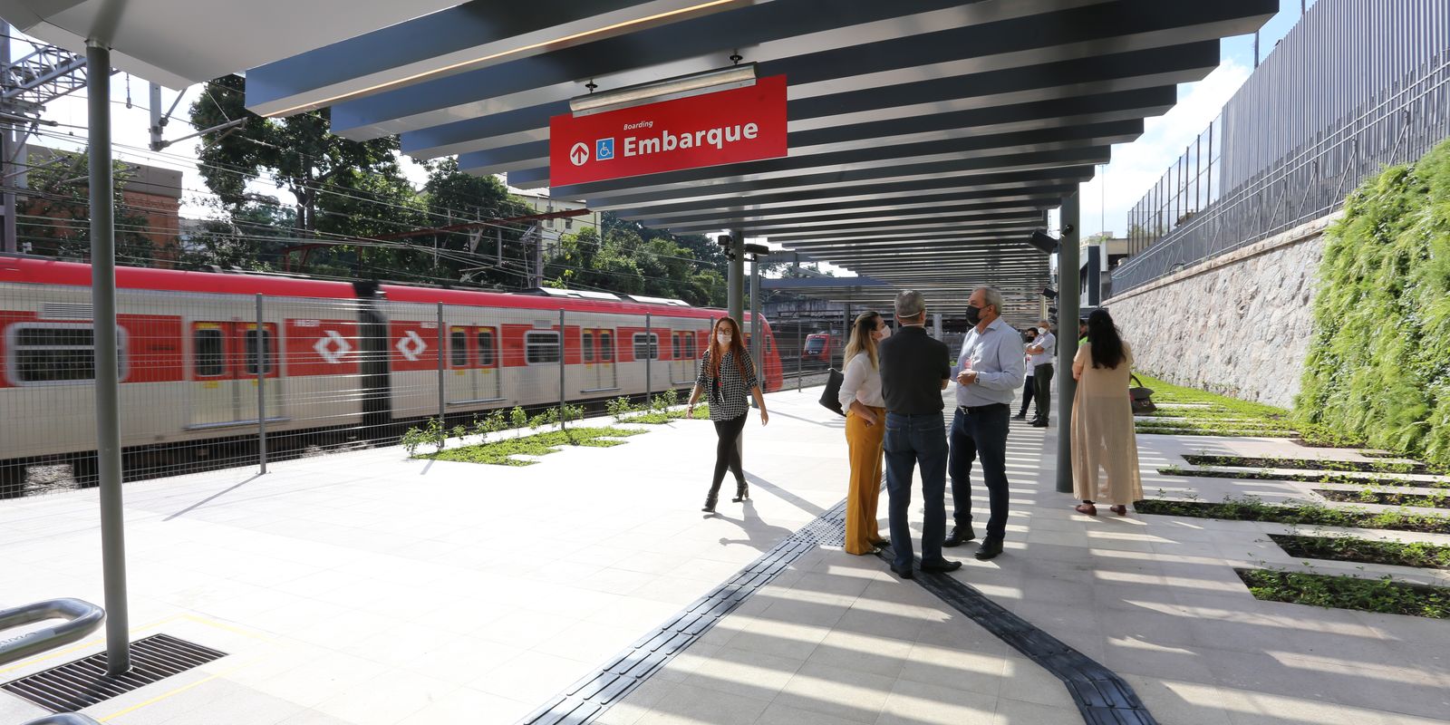 Falha em trem da CPTM lota estações em São Paulo nesta segunda 