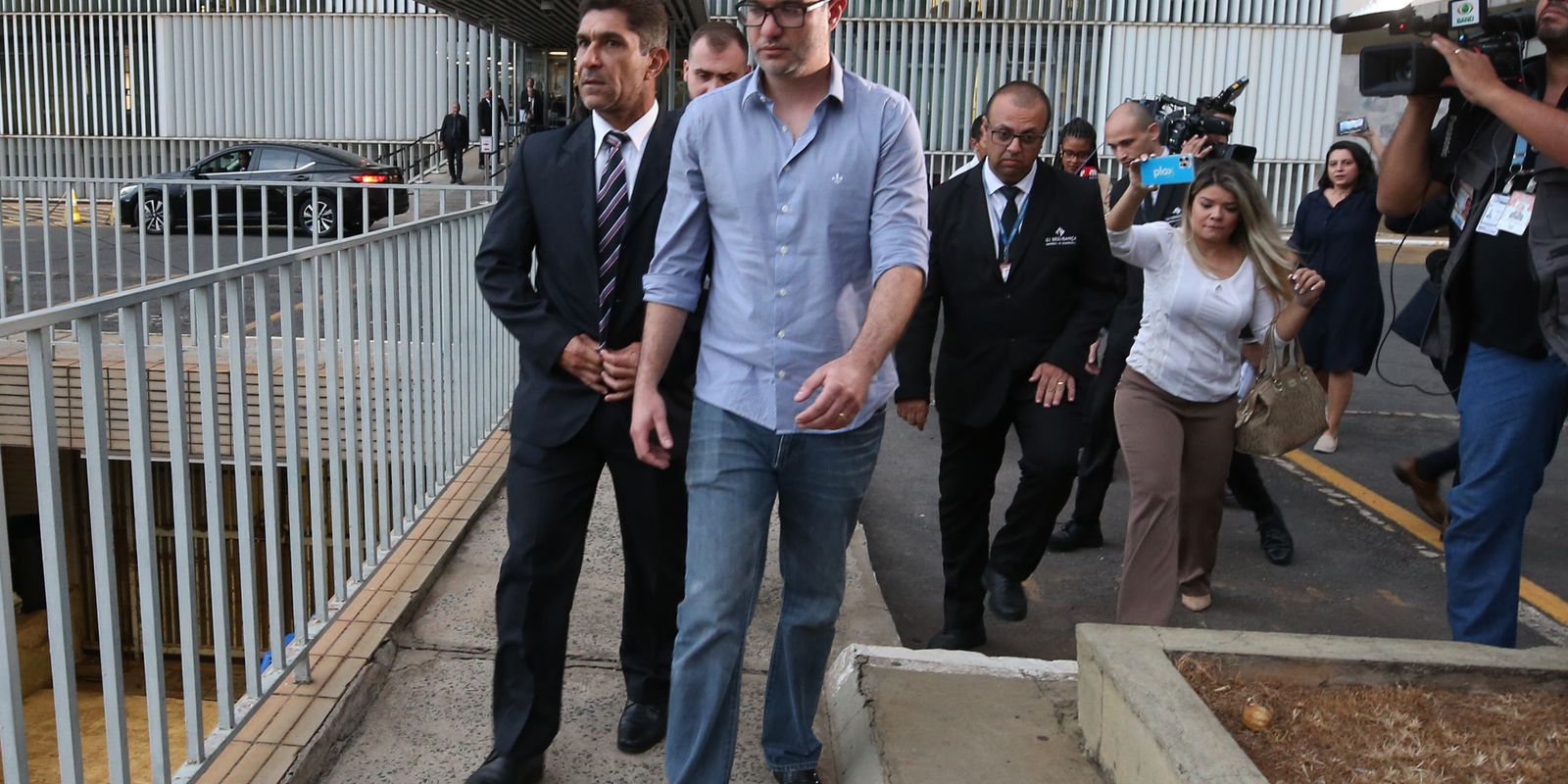 Moraes permite que Do Val participe de sessões do Senado além das 19h