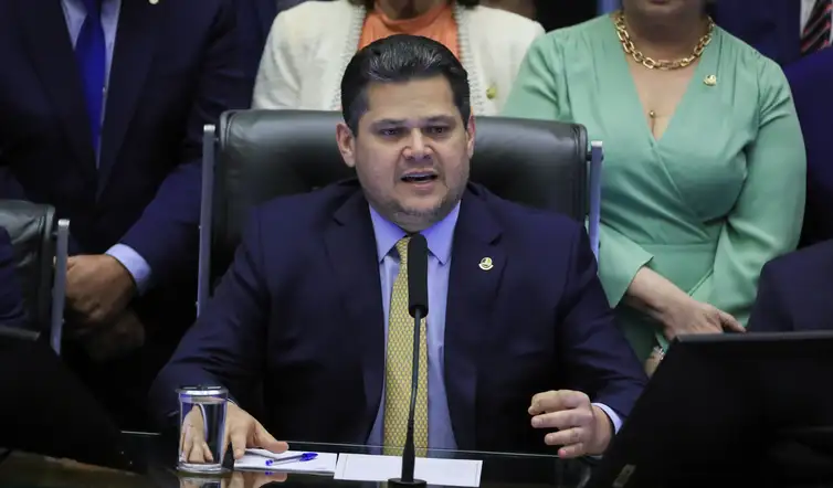 Lula Marques/Agência Brasil Brasília (DF), 09/09//2025 - Sessão do Congresso para promulgar a emenda constitucional (PC 136/2025) que estabelece novos limites e prazos para o pagamento de precatórios. Foto: Lula Marques/Agência Brasil