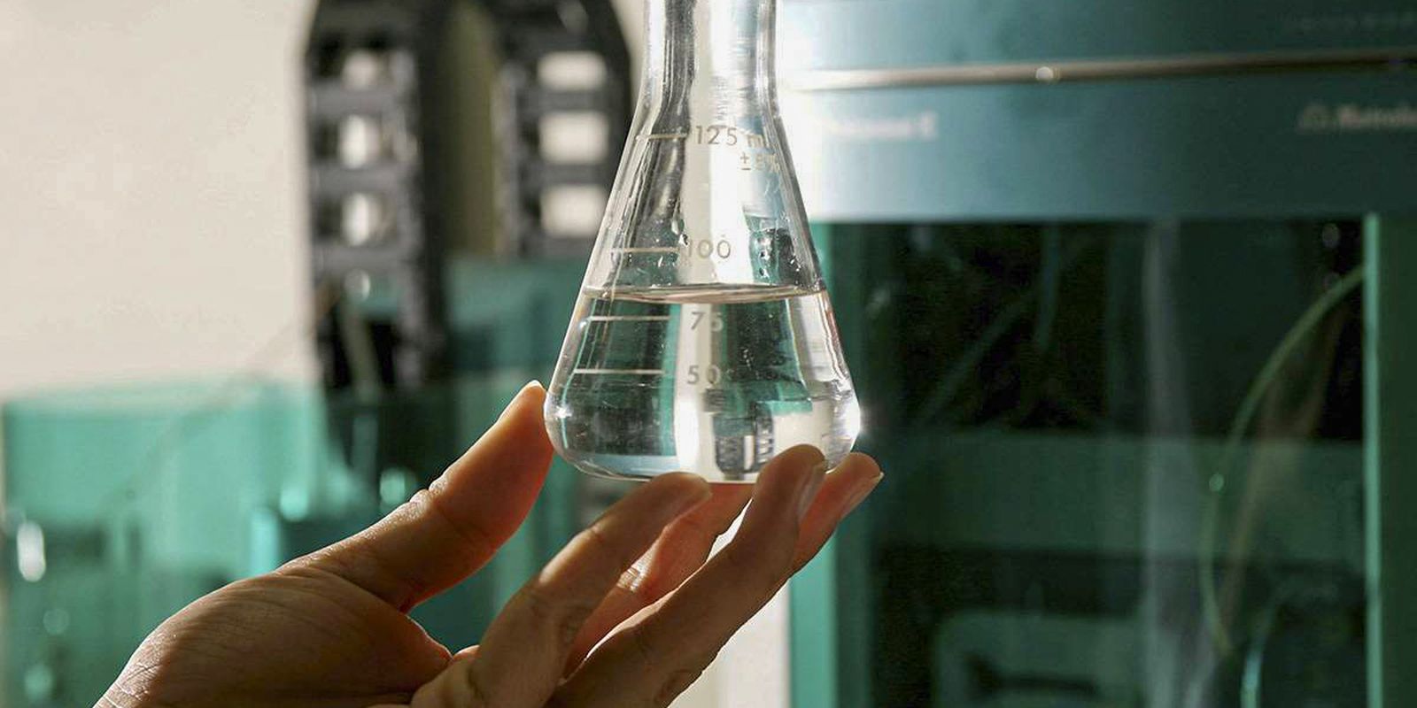 Vigilância Sanitária de SP emite alerta sobre contaminação por metanol