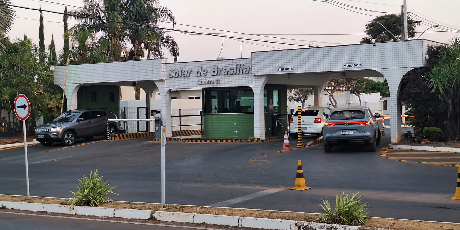 Moraes autoriza Bolsonaro a receber barbeiro em casa