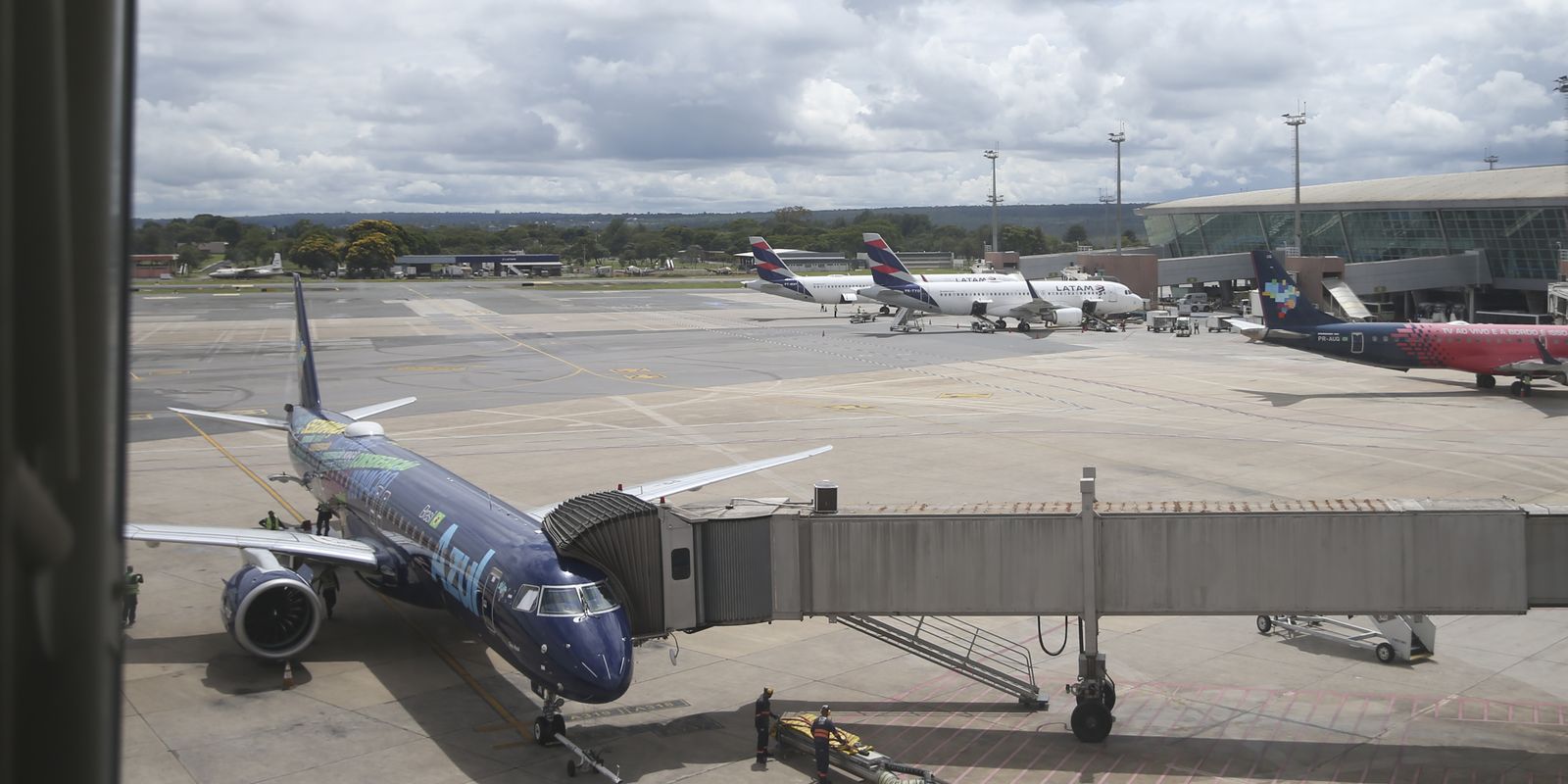 Avião supera ônibus como segundo meio mais comum de viagens pessoais