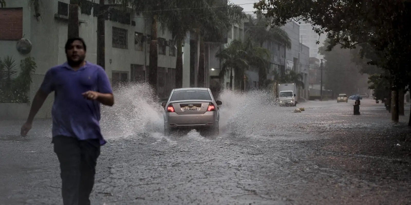 Defesa Civil emite alerta severo para capital paulista