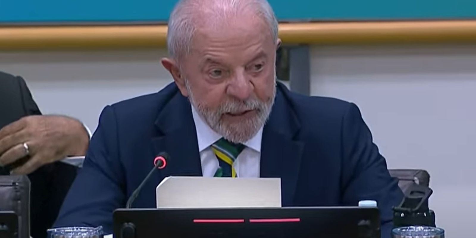 Lula diz que gestor que deixa obra parada deve ser preso