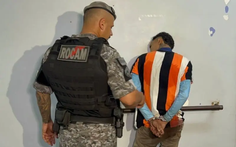 Homem e adolescente são presos após perseguição policial em Manaus