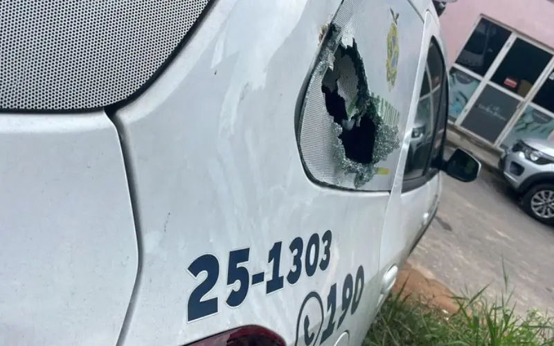 Viatura da PM é atacada a pedradas durante patrulhamento em Manaus