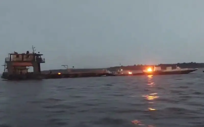 Piratas atacam balsas no Rio Amazonas e provocam incêndio com risco de explosão
