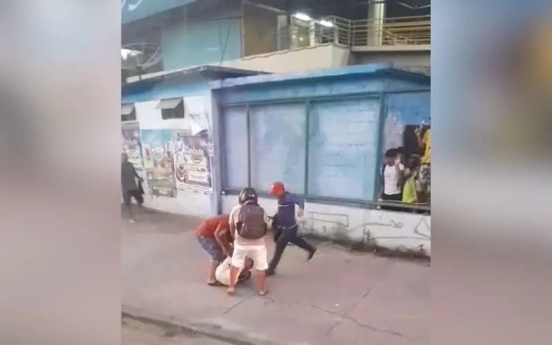 Suspeito de roubo é espancado por populares dentro do Terminal 5