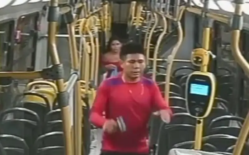 Casal assalta ônibus da linha 560 na Avenida Margarita