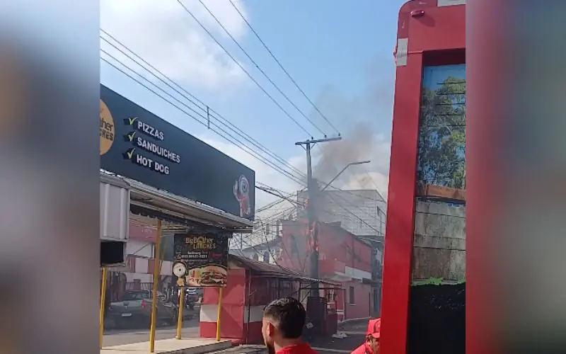 Incêndio em poste deixa moradores sem luz no bairro São José