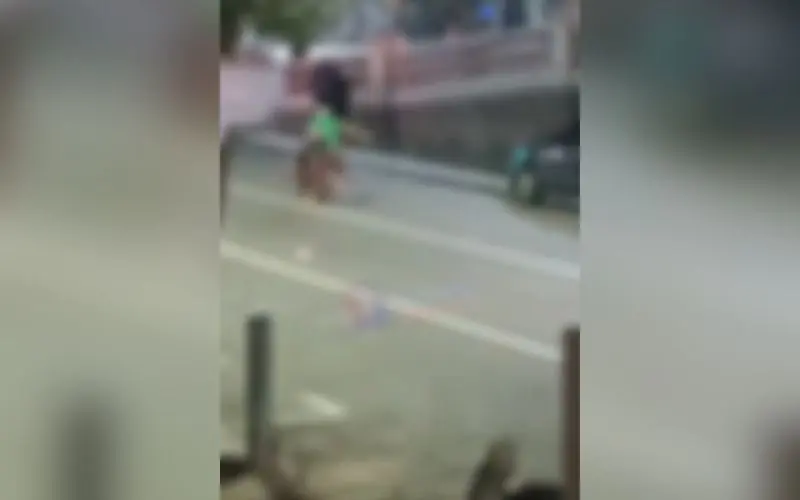 Homem agoniza após ser esfaqueado ao lado do Teatro Amazonas