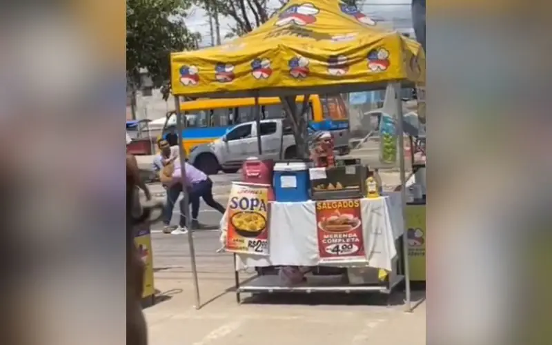 Homem é flagrado agredindo mulher em via pública de Manaus