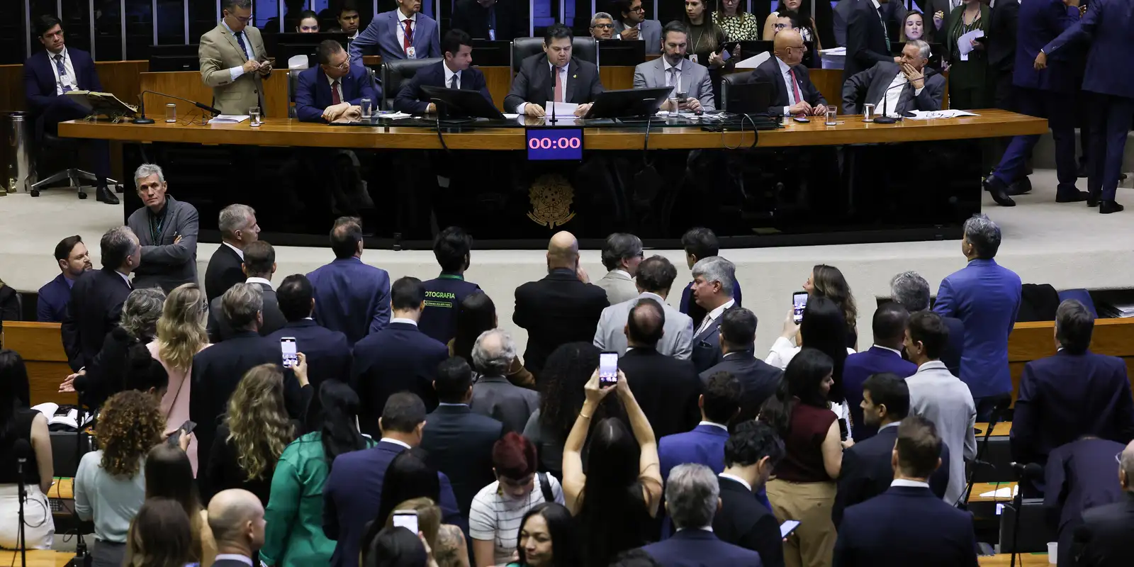 Congresso derruba 56 vetos ao PL do licenciamento ambiental