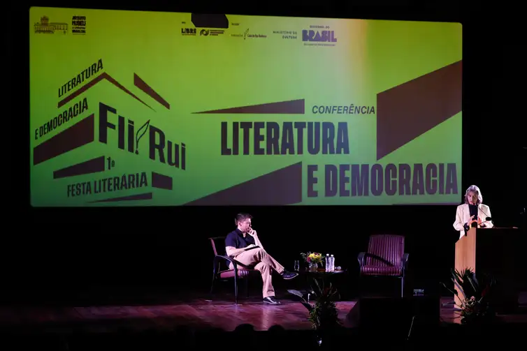 Fernando Frazão/Agência Brasil Rio de Janeiro (RJ), 29/11/2025 – A ministra do STF Carmen Lúcia fala sobre literatura e democracia na Festa Literária da Casa de Rui Barbosa. Foto: Fernando Frazão/Agência Brasil