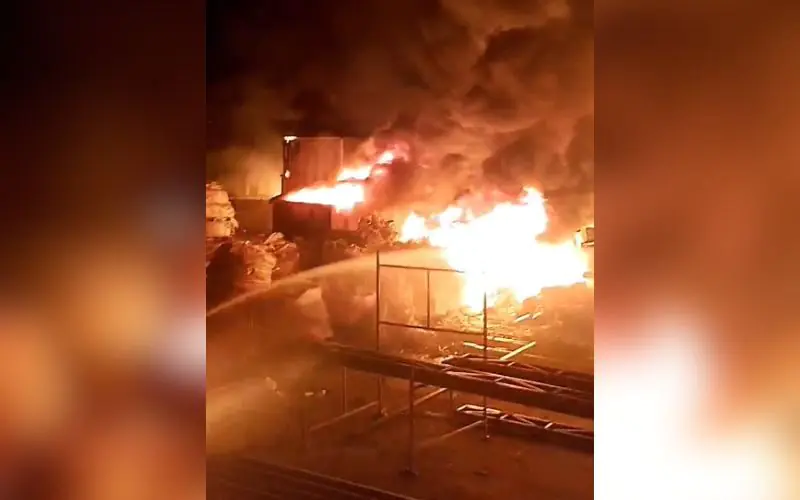 Homem invade fábrica e põe fogo na Av. Autaz Mirim