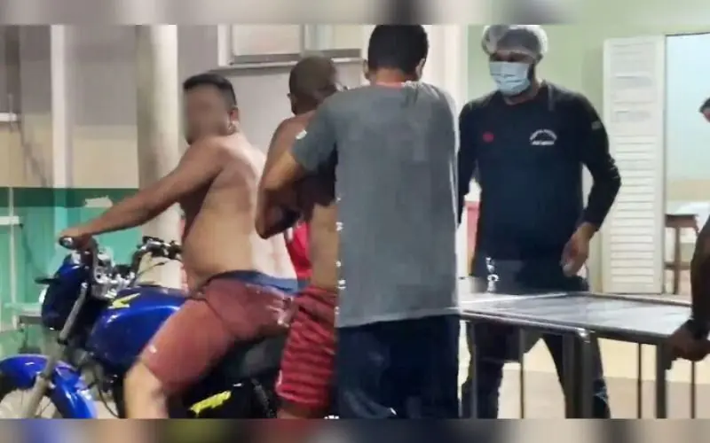 Pistoleiros atiram contra 'Negão' e vítima agoniza em Itacoatiara