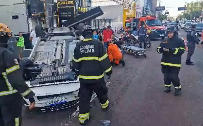 Criança fica ferida em capotamento na Avenida Djalma Batista