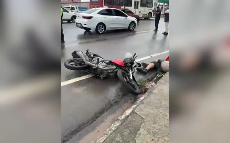 Venezuelano tenta ultrapassagem e morre atropelado em Manaus