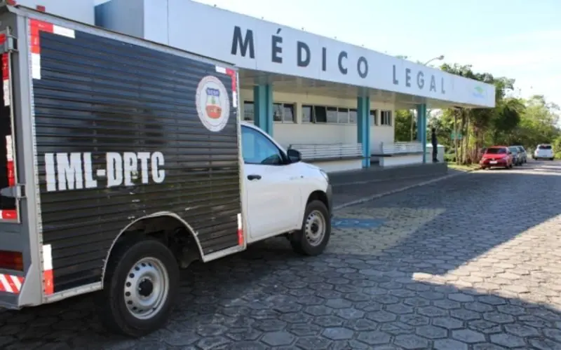 Corpo de mulher é encontrado em área de mata na Ponta Negra