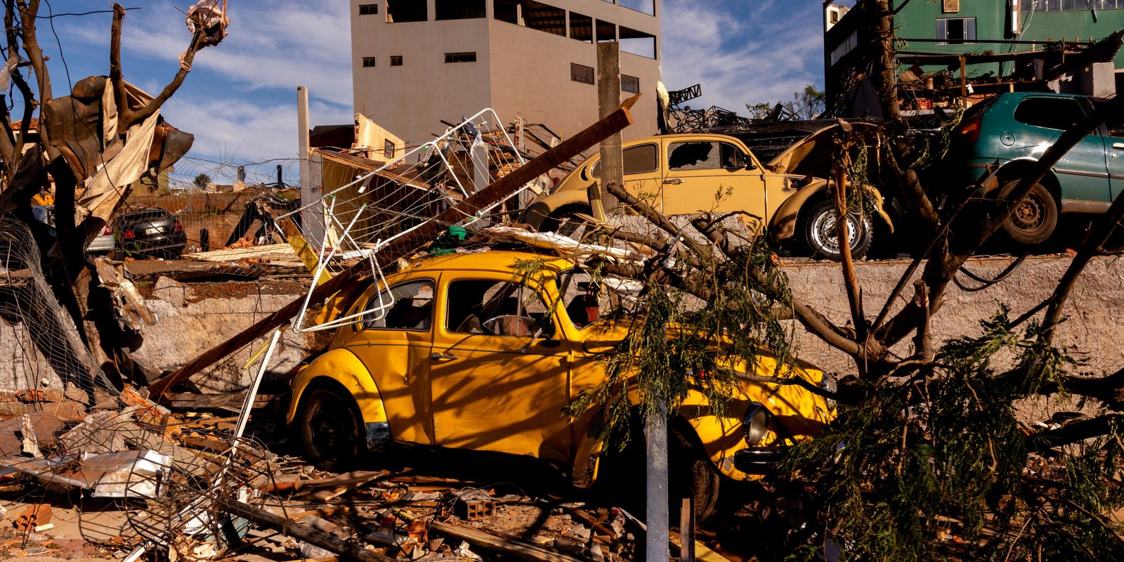 Grupo vai acompanhar ações em áreas atingidas por tornado no Paraná