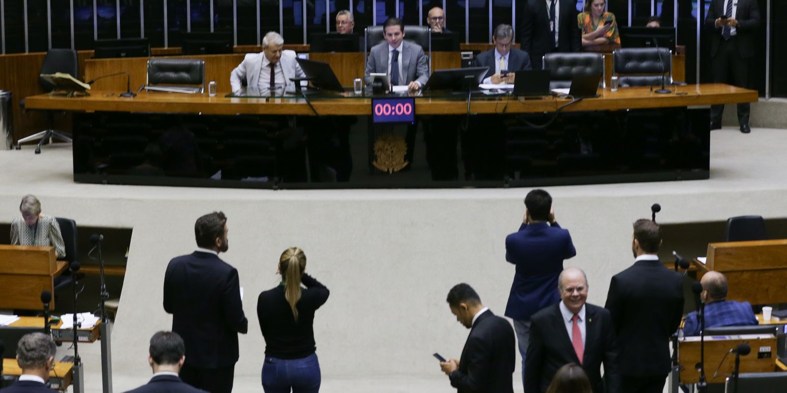 Câmara pode votar hoje projeto com novas regras para devedor contumaz