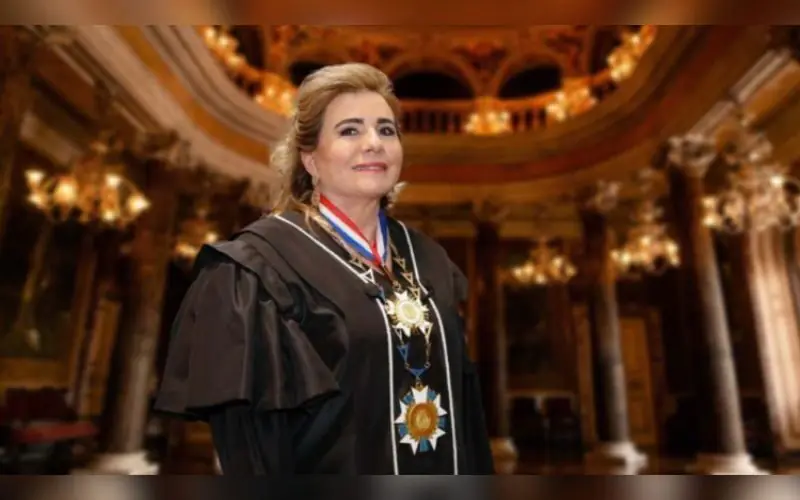 Yara Amazônia Lins assume terceiro mandato à frente do TCE-AM