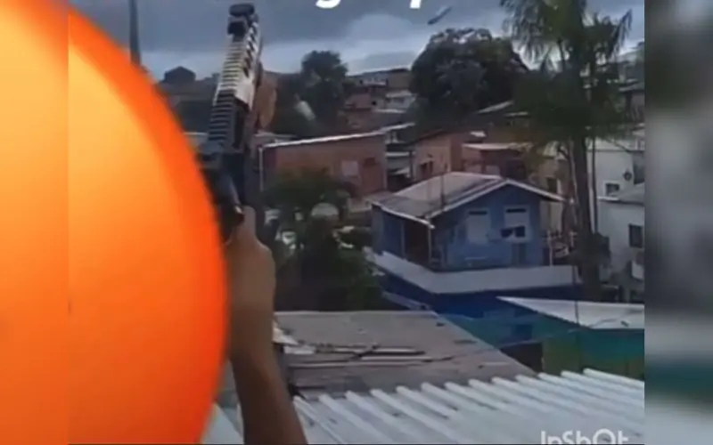 Traficante no Compensa atira com fuzil durante final do Mundial
