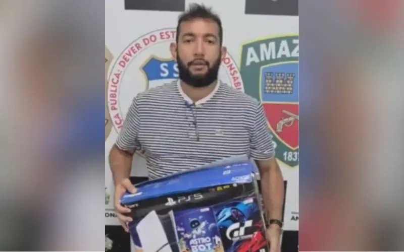 Pai se emociona após recuperar PS5 que comprou para o filho