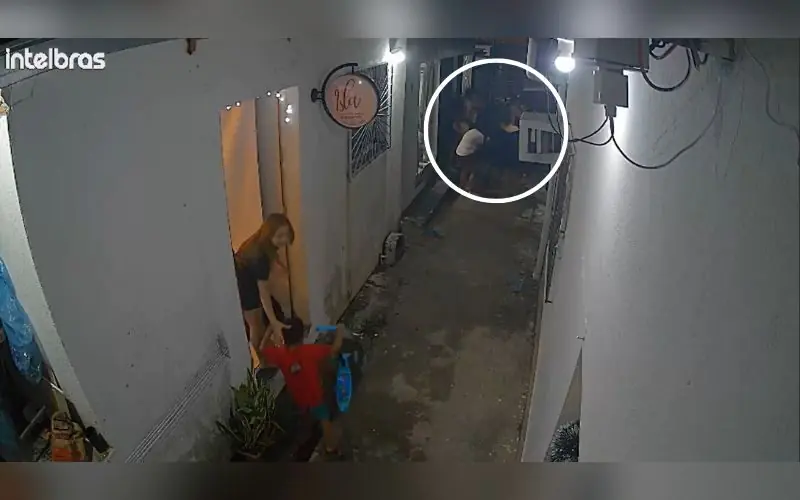 Dona de salão de beleza esfaqueia vizinhas no bairro Flores