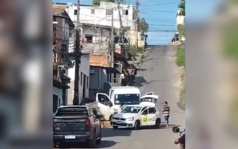 Roubo de carga é filmado por testemunhas no bairro Cidade Nova