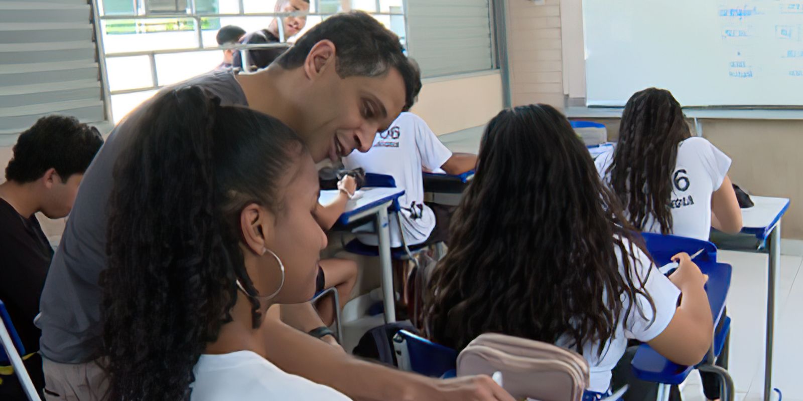 Professores podem acumular cargo público, decide Congresso