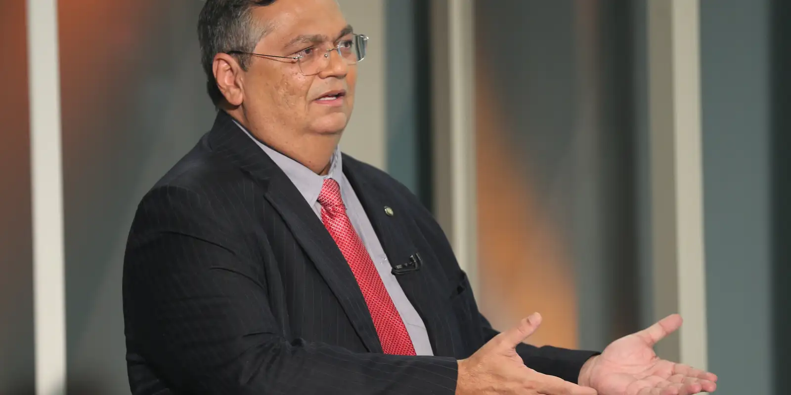 Dino manda PF investigar novas irregularidades em emendas Pix