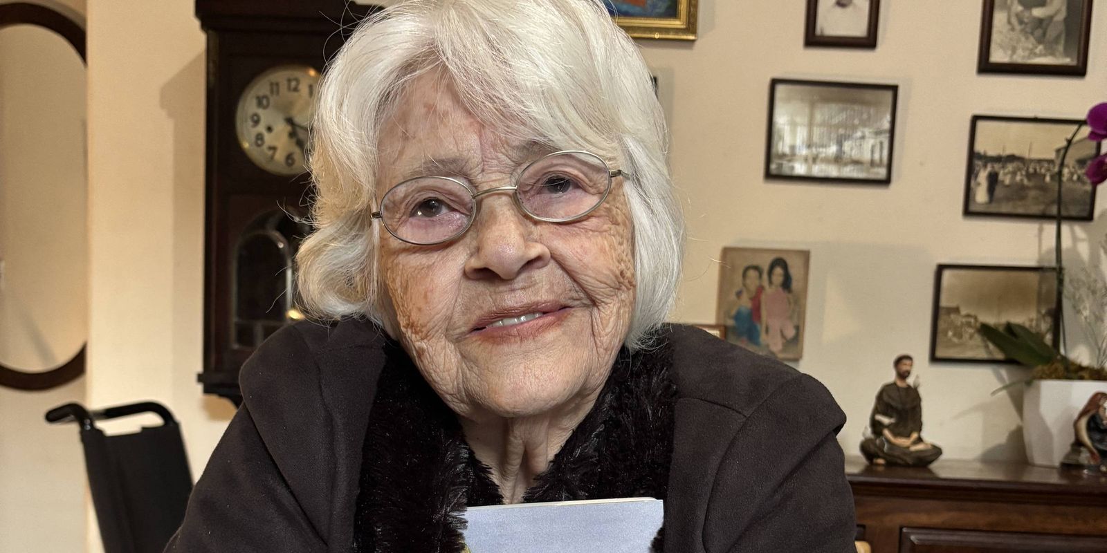 Após queda e fraturas, escritora Adélia Prado tem melhora de saúde